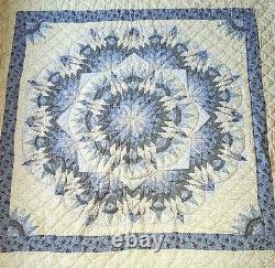 STUNNING Vintage Hand made machine stitched Quilt 106x75 Star/Sun Pattern Blue