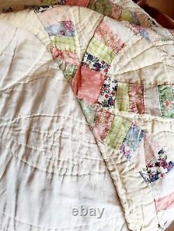 Soft Vintage Handstitched Double Wedding Ring Quilt Multicolored Pastels 80x94