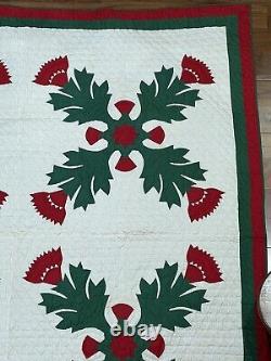 Stunning VTG appliqued quilt, hand quilted 78x 86 Red White & Green