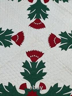 Stunning VTG appliqued quilt, hand quilted 78x 86 Red White & Green