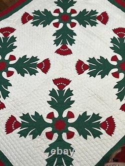 Stunning VTG appliqued quilt, hand quilted 78x 86 Red White & Green