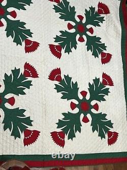 Stunning VTG appliqued quilt, hand quilted 78x 86 Red White & Green