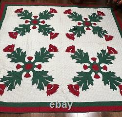 Stunning VTG appliqued quilt, hand quilted 78x 86 Red White & Green