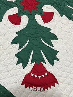 Stunning VTG appliqued quilt, hand quilted 78x 86 Red White & Green