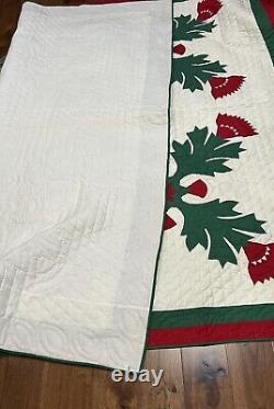 Stunning VTG appliqued quilt, hand quilted 78x 86 Red White & Green