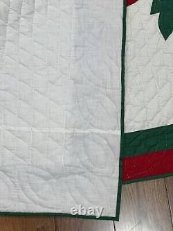 Stunning VTG appliqued quilt, hand quilted 78x 86 Red White & Green