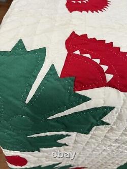 Stunning VTG appliqued quilt, hand quilted 78x 86 Red White & Green