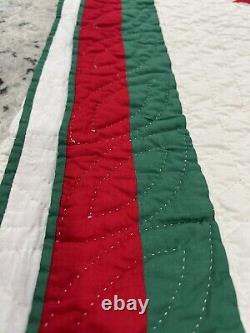 Stunning VTG appliqued quilt, hand quilted 78x 86 Red White & Green