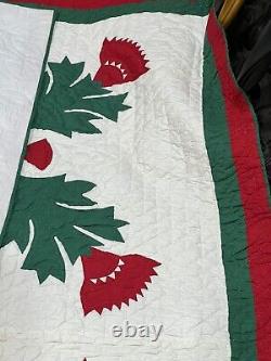 Stunning VTG appliqued quilt, hand quilted 78x 86 Red White & Green