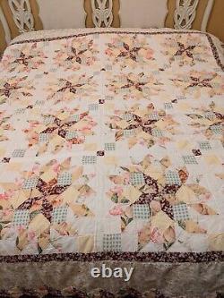 Stunning Vintage Handmade Star Pattern Quilt 8694