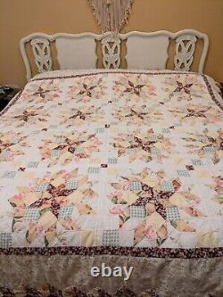 Stunning Vintage Handmade Star Pattern Quilt 8694