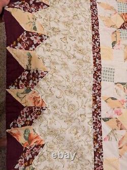 Stunning Vintage Handmade Star Pattern Quilt 8694