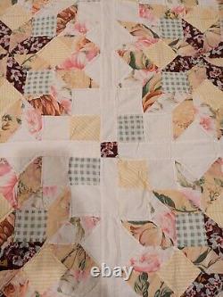 Stunning Vintage Handmade Star Pattern Quilt 8694