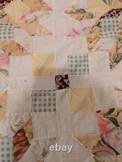 Stunning Vintage Handmade Star Pattern Quilt 8694