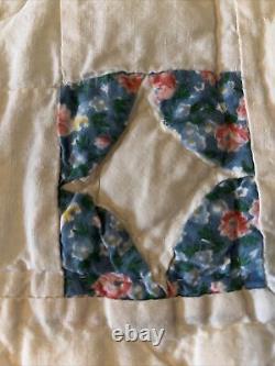 Super rare 8 pt Star Hand Sewn vintage quilt, 82 x 80 withscalloped Edges