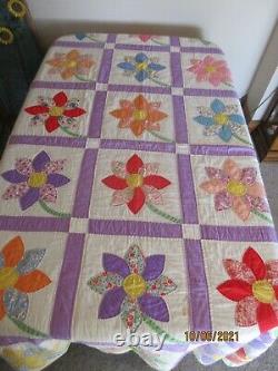 VINTAGE APPLIQUE QUILT, LARGE FLOWERS, 76x90, ALL BEAUTIFULLY HAND STITCHED
