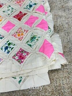 VINTAGE CATHEDRAL WINDOW QUILT Full Bedspread 86 x 72 Handmade homemade 1972