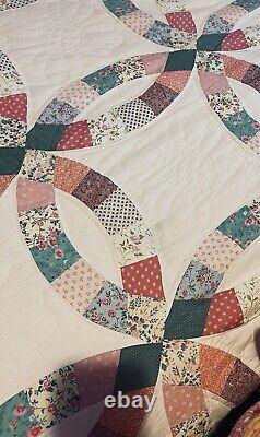 VINTAGE DOUBLE WEDDING RING HAND STITCHED QUILT 89x102 COTTAGECORE SHABBY CHIC