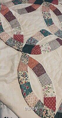 VINTAGE DOUBLE WEDDING RING HAND STITCHED QUILT 89x102 COTTAGECORE SHABBY CHIC