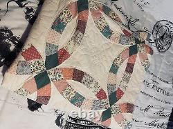 VINTAGE DOUBLE WEDDING RING HAND STITCHED QUILT 89x102 COTTAGECORE SHABBY CHIC