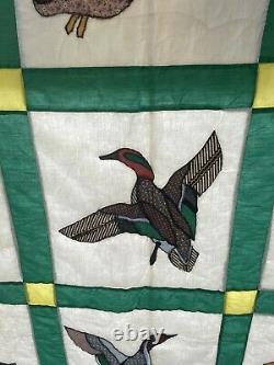 VINTAGE HAND STITCHED DUCK QUILT 96 x 72 APPLIQUE DESIGN / COLORFUL