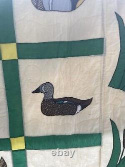 VINTAGE HAND STITCHED DUCK QUILT 96 x 72 APPLIQUE DESIGN / COLORFUL