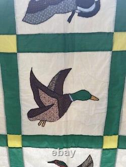 VINTAGE HAND STITCHED DUCK QUILT 96 x 72 APPLIQUE DESIGN / COLORFUL