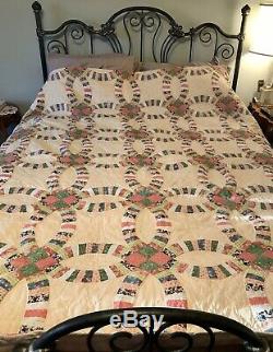 VINTAGE HANDMADE FEED SACK DOUBLE WEDDING RING QUILT 80 x 80 Hand Stitched