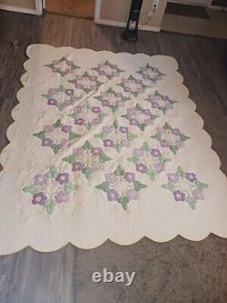 VINTAGE HANDMADE HAND QUILTED HOMEMADE APPLIQUE FLORAL QUILT Lavender Yellow