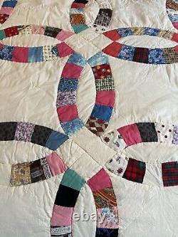 VINTAGE Handmade DOUBLE WEDDING RING QUILT Hand-Stitched Scalloped Edge Full
