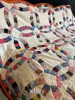 VINTAGE Handmade DOUBLE WEDDING RING QUILT Hand-Stitched Scalloped Edge Full
