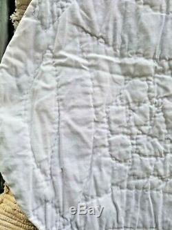 VINTAGE Handmade Patchwork Quilt Wedding Ring Excellent 82 x 81 White Pink Blues