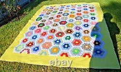 VINTAGE QUILT GRANDMOTHER'S FLOWER GARDEN QUILT TIED 106 x 86