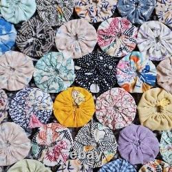 VINTAGE handmade Yo Yo Quilt Coverlet 30's Honeycomb colorful pattern 74x80in