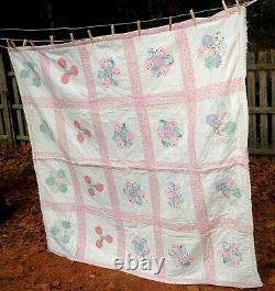 VTG 50's Country Chic Pink Handmade Quilt Flower Design 70 x 65 Heavy Weight