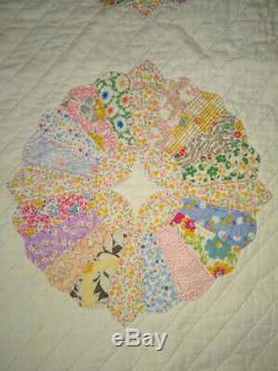 Vintage 1940's Hand Stitched Handmade Dresden Plate Twin/Full 90 x 70 Quilt