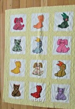 Vintage 1950s Handmade Quilt Appliqué 12 Animal Print Beautiful size 35x 45