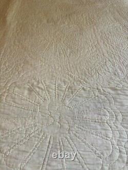 Vintage 30s 40s Dresden Plate Quilt Hand Stitched Handmade 74x89 Early Fabrics