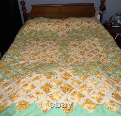 Vintage 70's CATHEDRAL WINDOW floral Quilt Hand Stitched 80x88 Gorgeous heavy