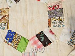 Vintage 88 x 86 Off White Wedding Ring Hand Stitched Quilt With Scalloped Edge