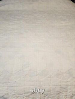 Vintage 88 x 86 Off White Wedding Ring Hand Stitched Quilt With Scalloped Edge