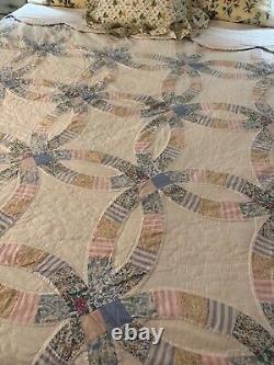 Vintage 90s Handmade Double Wedding Ring Cottage Patchwork Quilt Queen Size