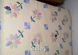 Vintage Age Unknown Old Daisy Flower Handmade Twin Size Quilt NICE ONE