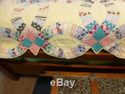 Vintage Antique Hand Made Quilt 77 x 88 Wedding ring Scallopped Edge