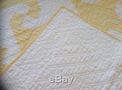 Vintage/Antique Handmade White & Yellow Pattern Quilt Lovely Hand Quilting