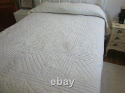 Vintage Appliqued Quilt Hand Stitched Gray & White 97x75 Full to Queen Size1940s