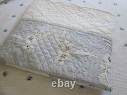 Vintage Appliqued Quilt Hand Stitched Gray & White 97x75 Full to Queen Size1940s