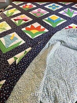 Vintage Beautiful 1960s Quilt With Hand Pieced Flower Pattern Queen Size
