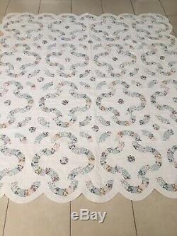 Vintage Country Chic Double Wedding Ring Handmade Quilt 90x82 Scallop Edges