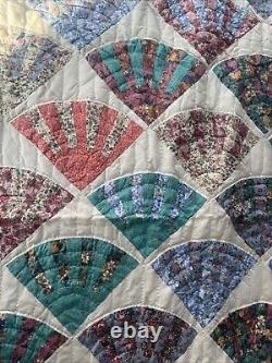 Vintage Fan pattern quilt 91 X 96.5 STUNNING QUILT